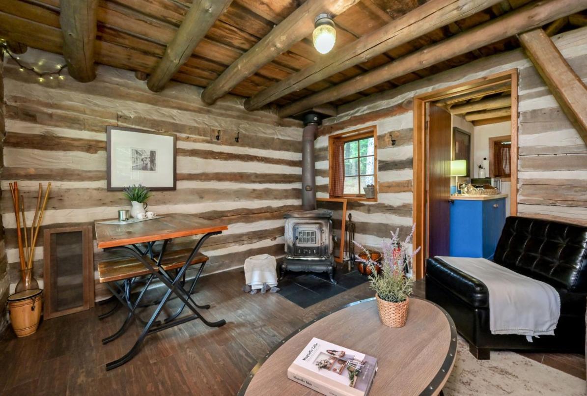 A Rustic Cabin In The Woods Орінджвілл Екстер'єр фото